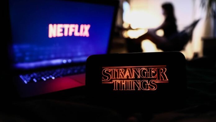 'Stranger Things season 4 volume 2' is released, and immediately afterwards Netflix crashes.